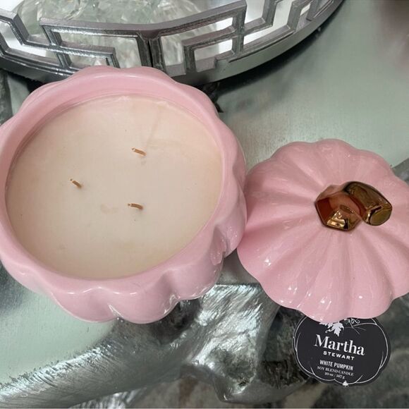 New Martha Stewart Ceramic PINK Pumpkin Candle 20 oz. White Pumpkin scent - Picture 4 of 7